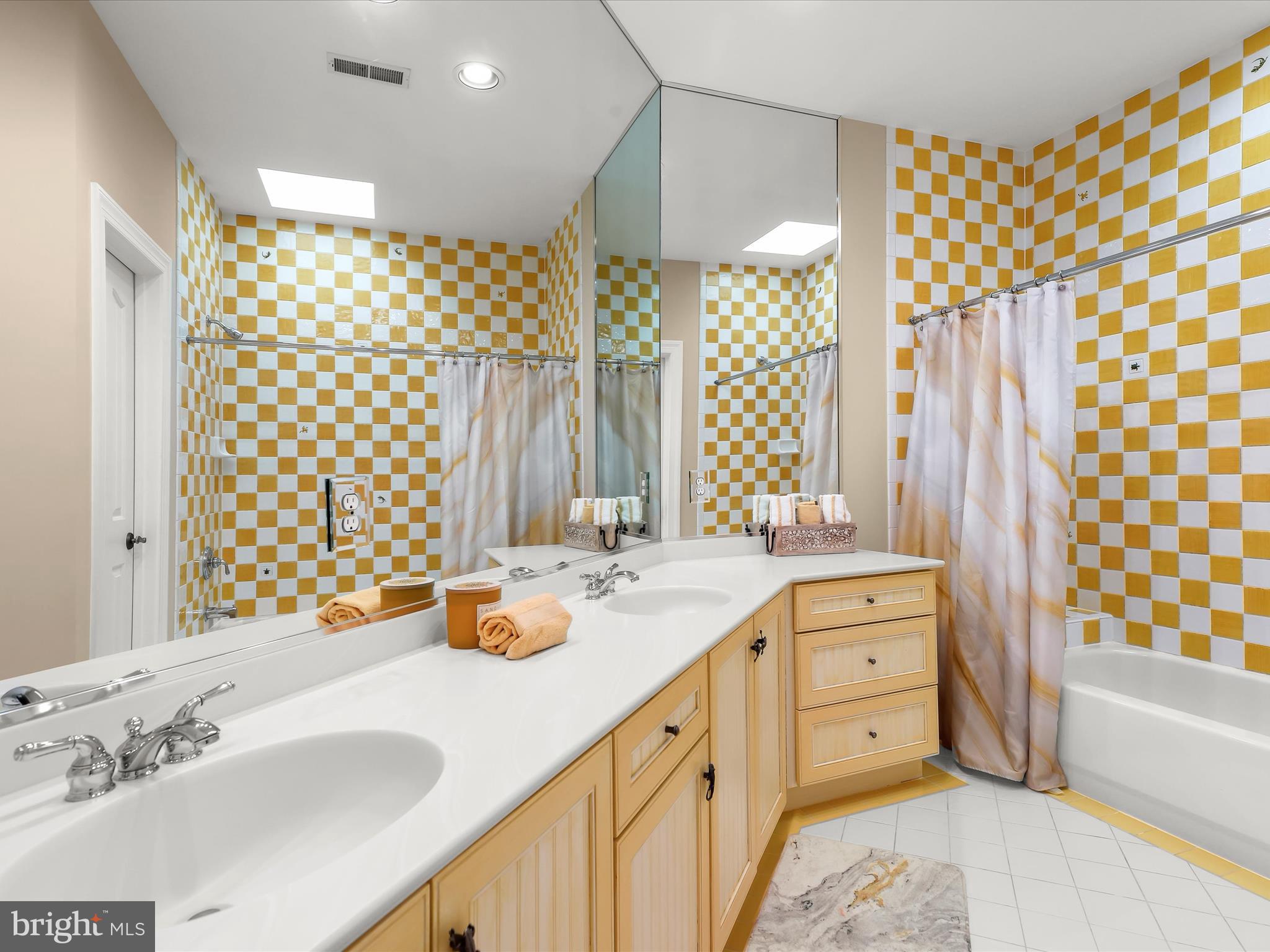 TRIADELPHIA WOODS - Residential