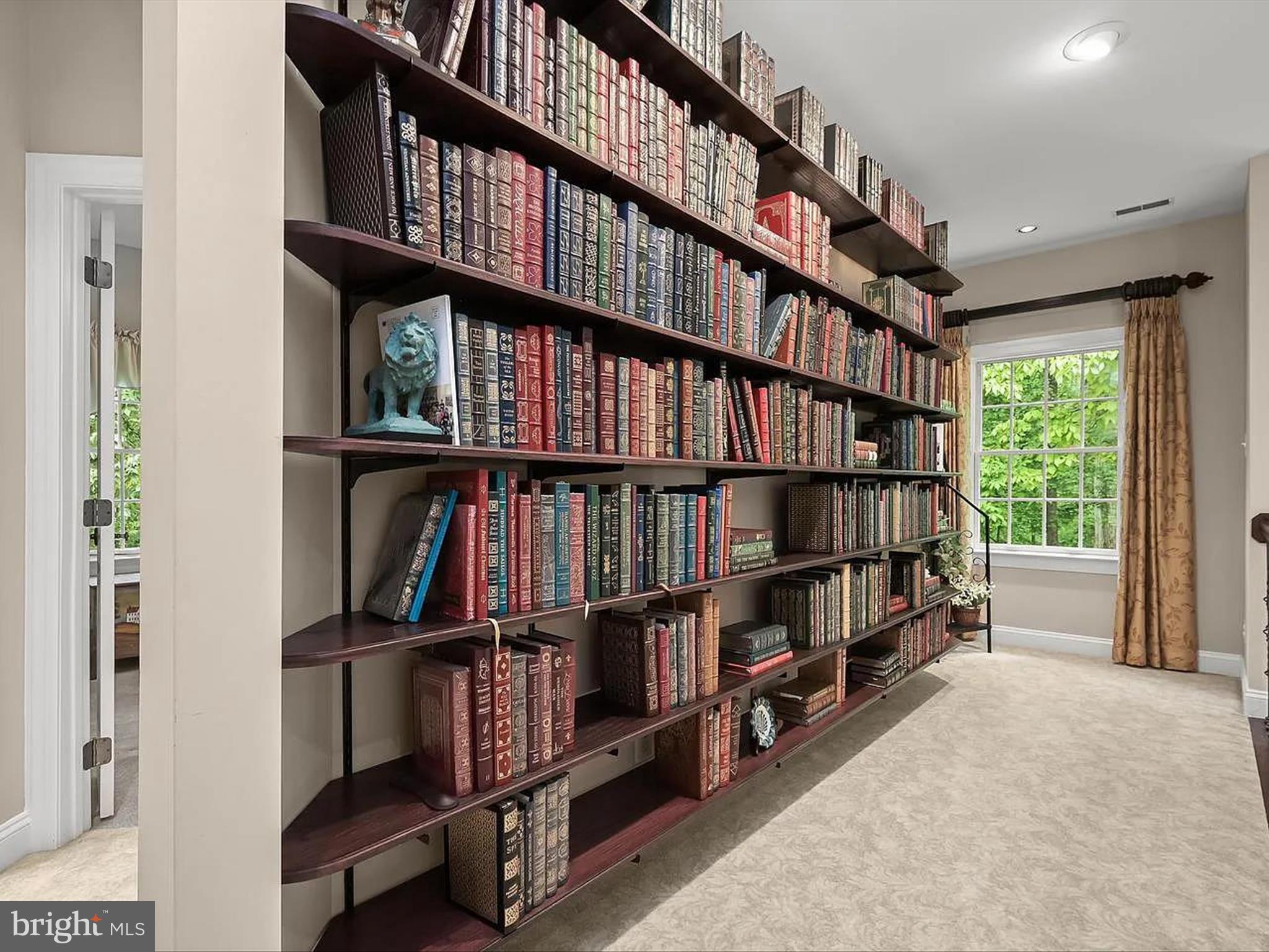 TRIADELPHIA WOODS - Residential