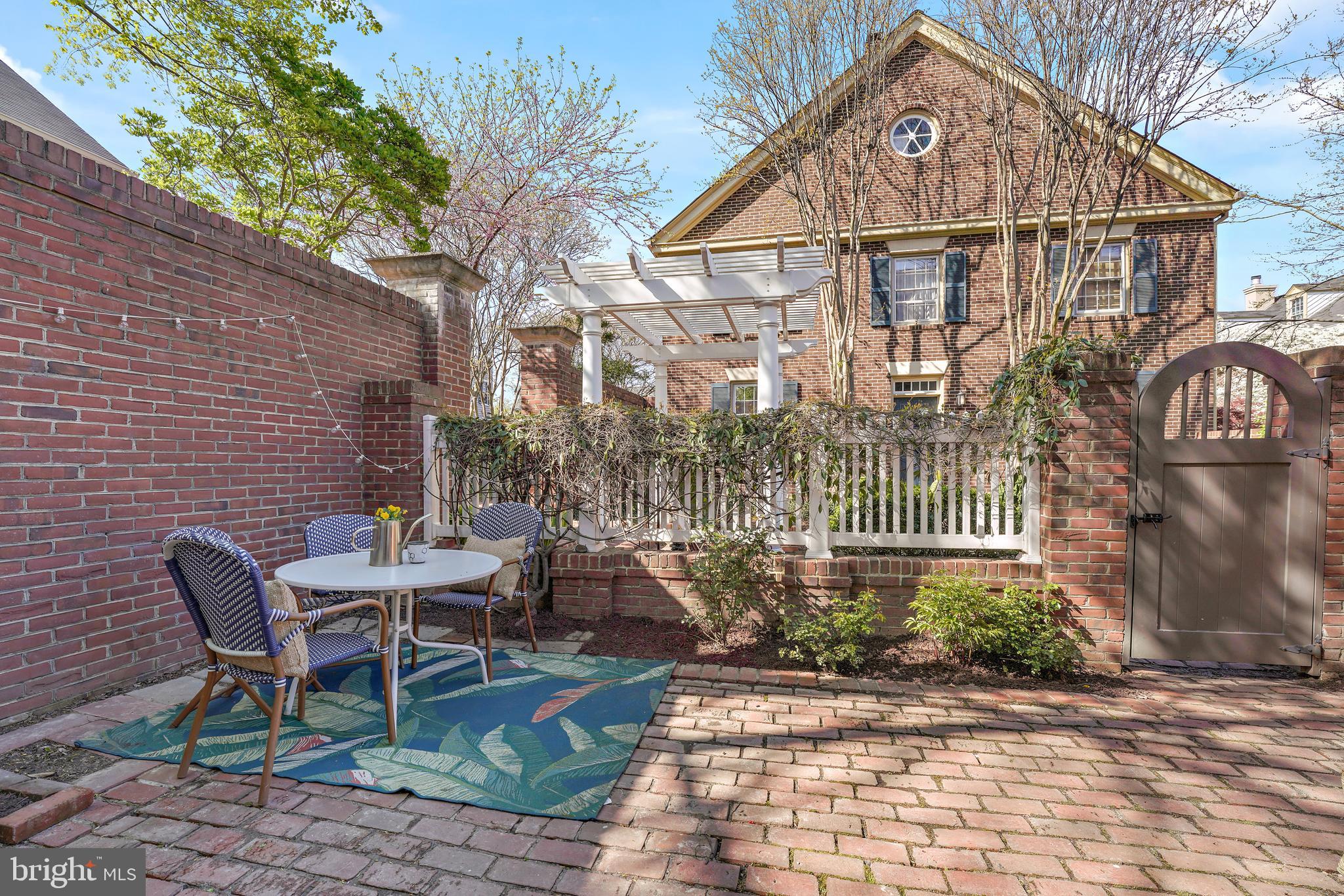 ARCH HALL - Residential