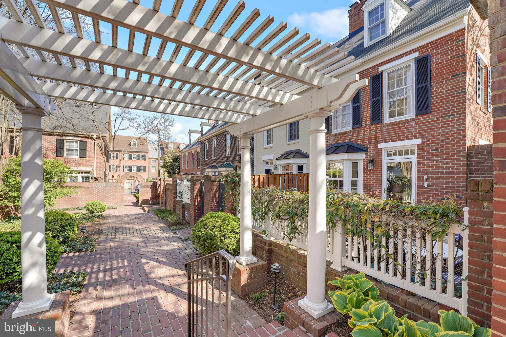 ARCH HALL - Residential