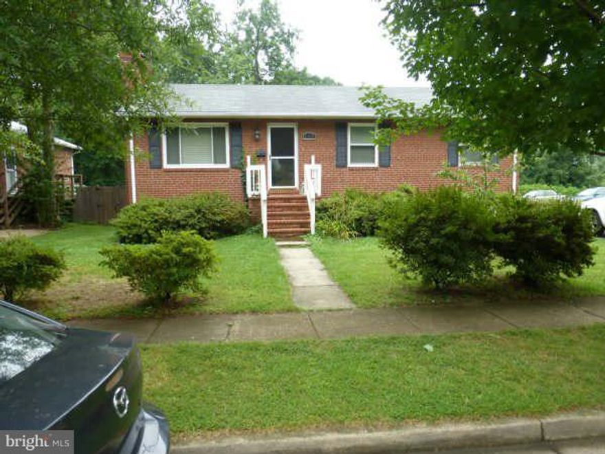 Well-maintained 4br 3ba rambler in Falls Church City. Three bedrooms upstairs and two baths upstairs, a finished basement has an additional bedroom, bath, kitchenette and the laundry facilities. Beautiful, bright, and in the heart of Falls Church City with big bedrooms, a cozy fireplace in the living room, and a walk-out lower level with an tons of storage. Separate dining room, nice deck that overlooks the fenced yard. Near West Falls Church Metro, close to restaurants and shopping, and easily accessible to 66 and other major highways

Qualifications: To qualify, the two lowest household incomes need to exceed $126,000/ year.
Applicants should also have good credit and rental history.

Fees:
Rent: $3200
Security Deposit: $3200 (due at time of submitting application)
Date Available: 12/1/2023

Utilities: Tenant pays all utilities (electric, gas, water, trash).