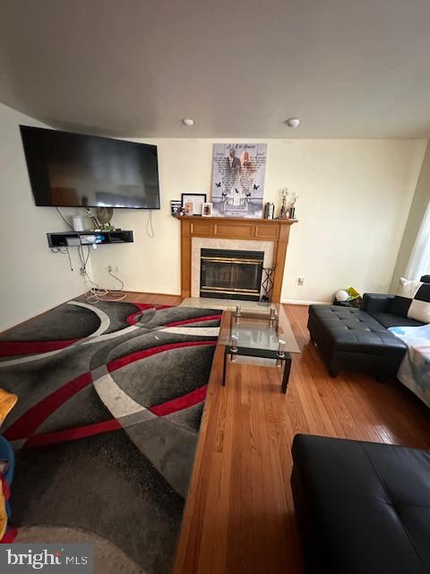 WHITE HALL - Residential