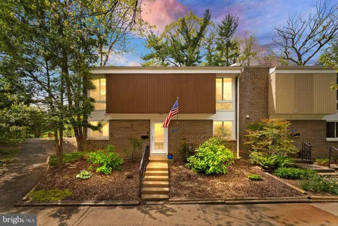 1717 Wainwright Drive, Reston, VA MLS: VAFX2222910
