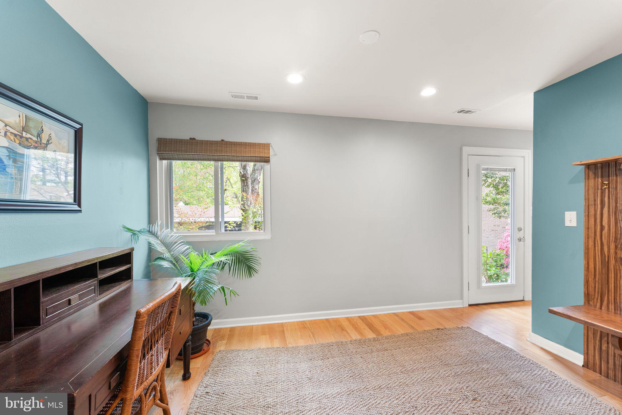 RESTON - Residential