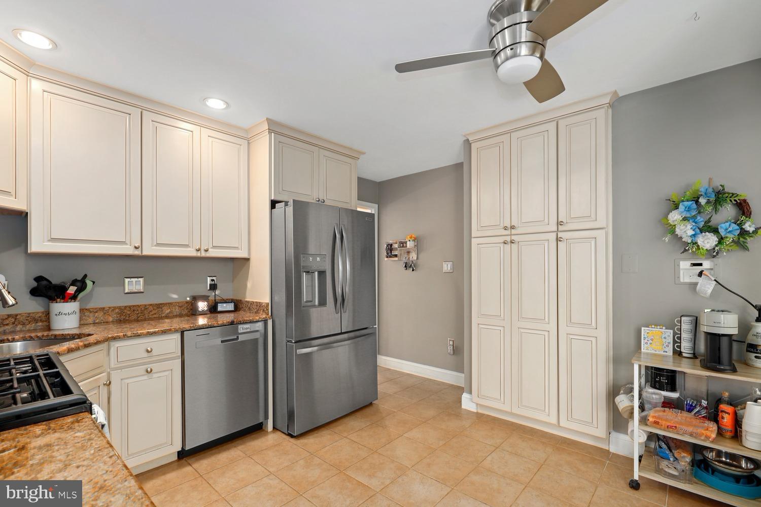 LAKE RIDGE - Residential