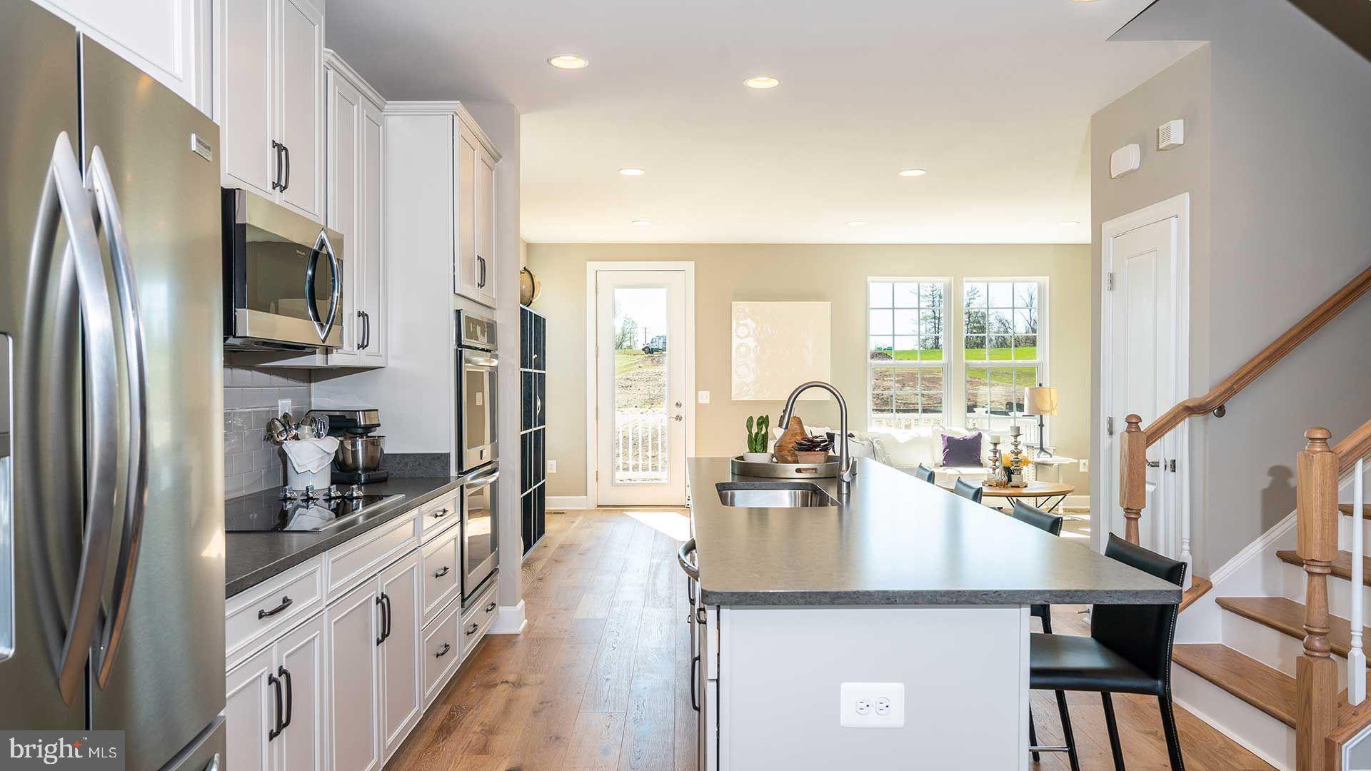 PRESIDENTS POINTE - Residential