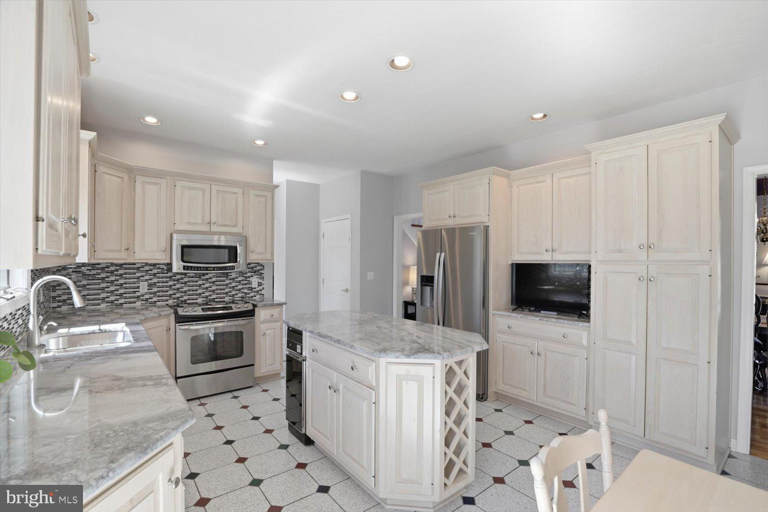 COLONIAL RIDGE ESTATES - Residential