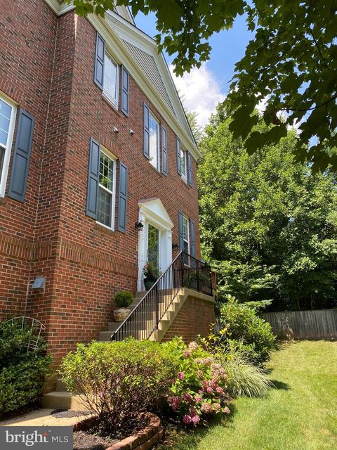 4000 TIMBER OAK TRAIL FAIRFAX VA 22033