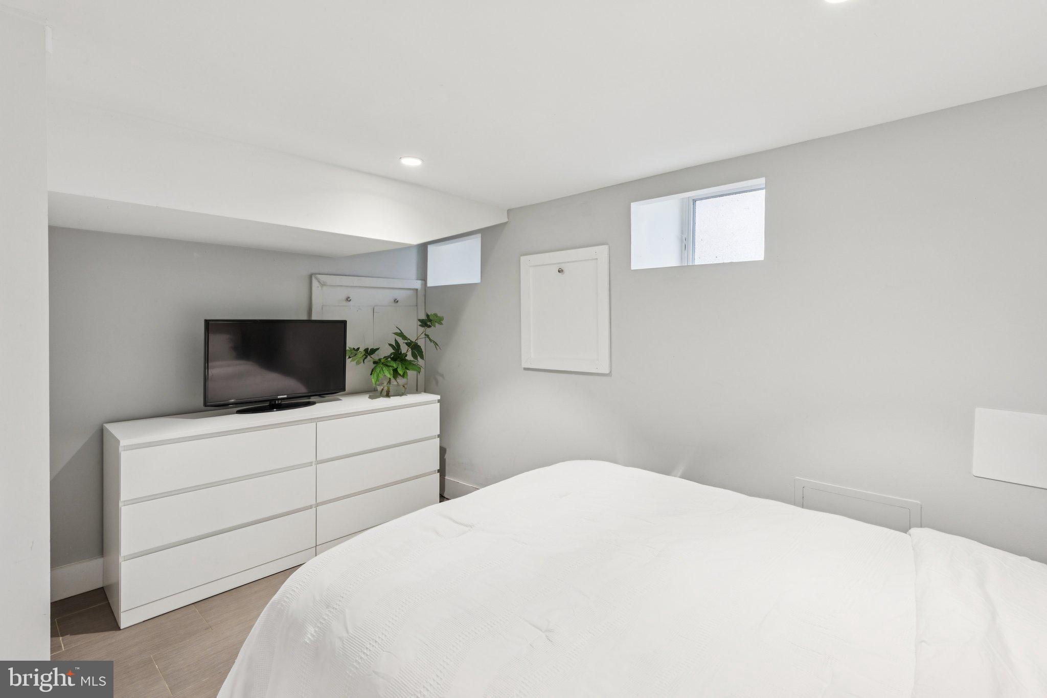 GRADUATE HOSPITAL - Residential