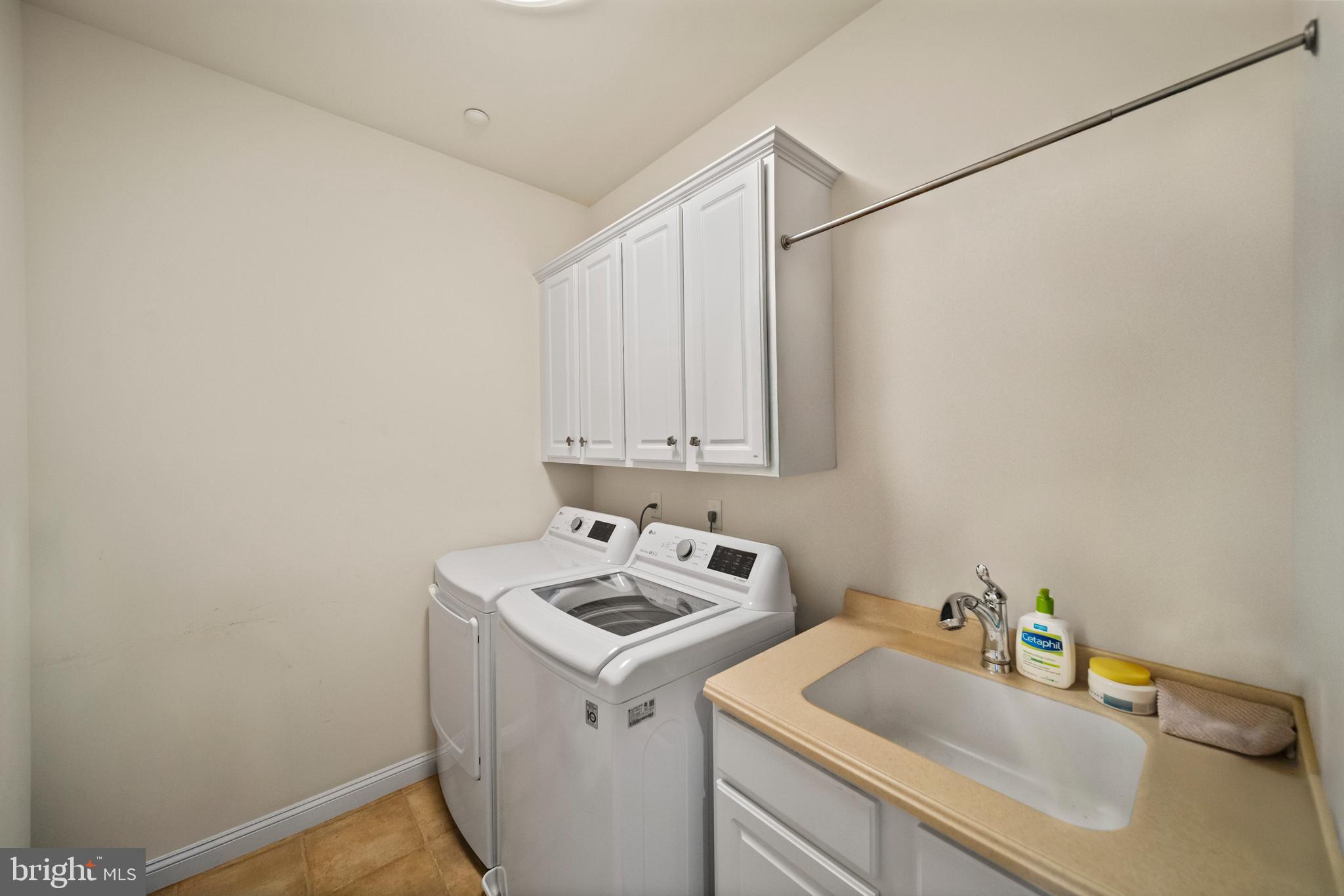 PHILLIPS COURT - Residential