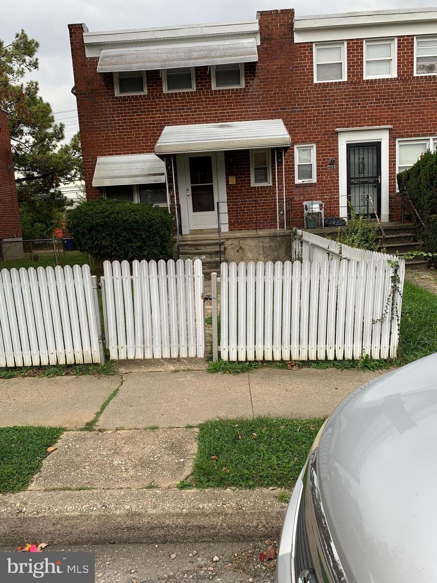 Cozy 3 bedroom 1 and a half bath features full basement, enclosed back yard and off street parking pad.
Move in ready.