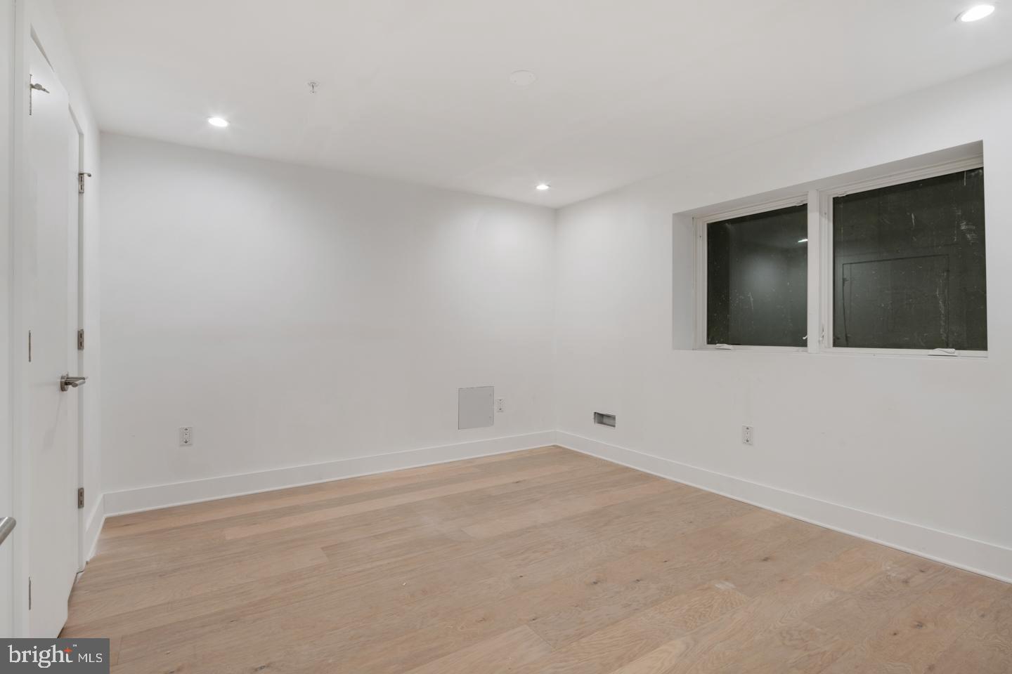 LOGAN SQUARE - Residential