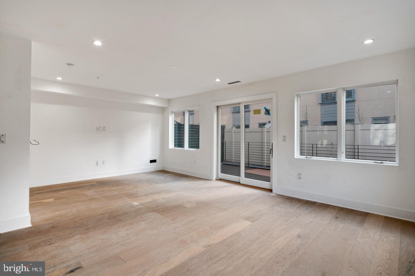 LOGAN SQUARE - Residential