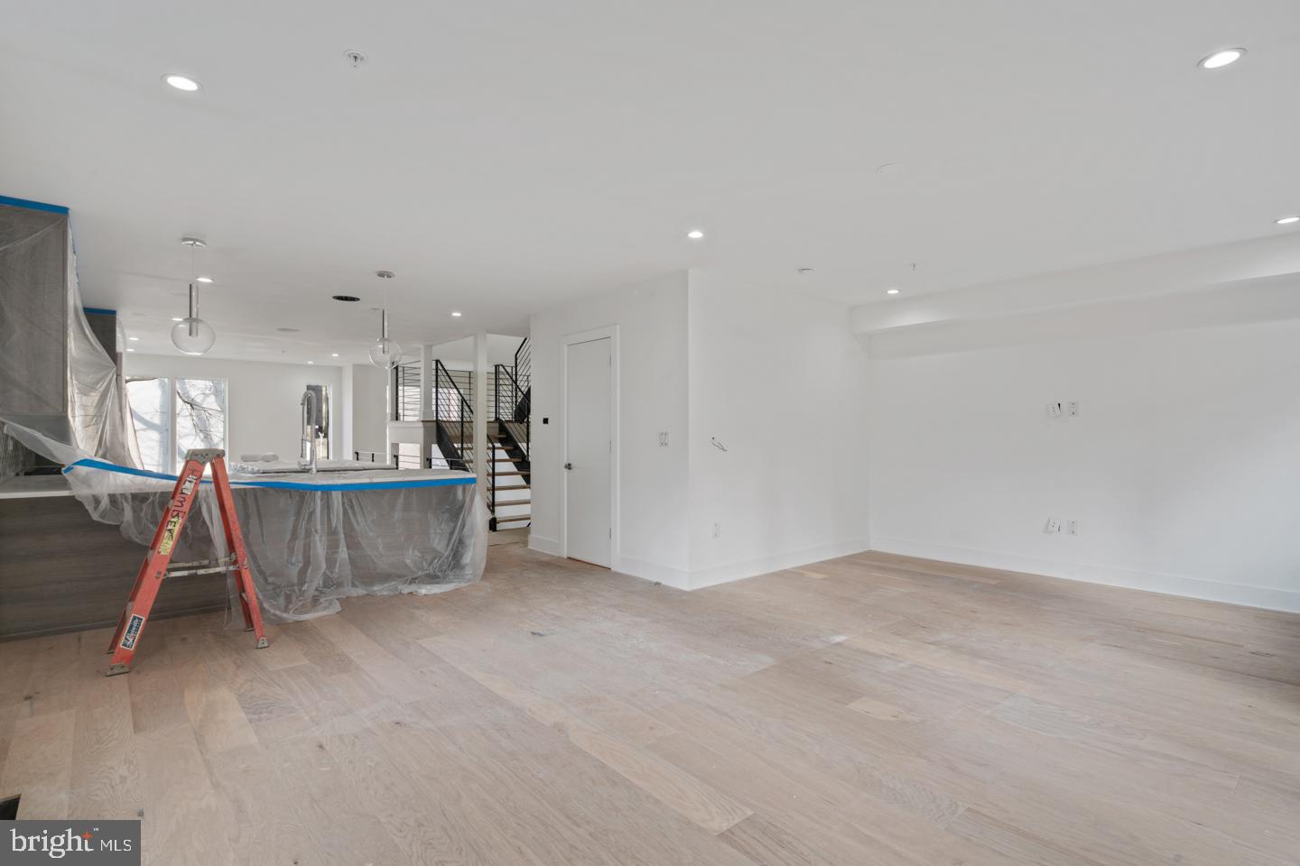 LOGAN SQUARE - Residential