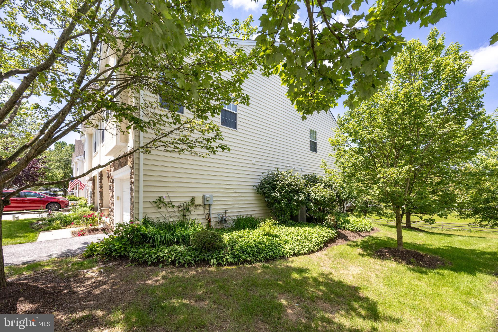 2751 FYNAMORE LANE