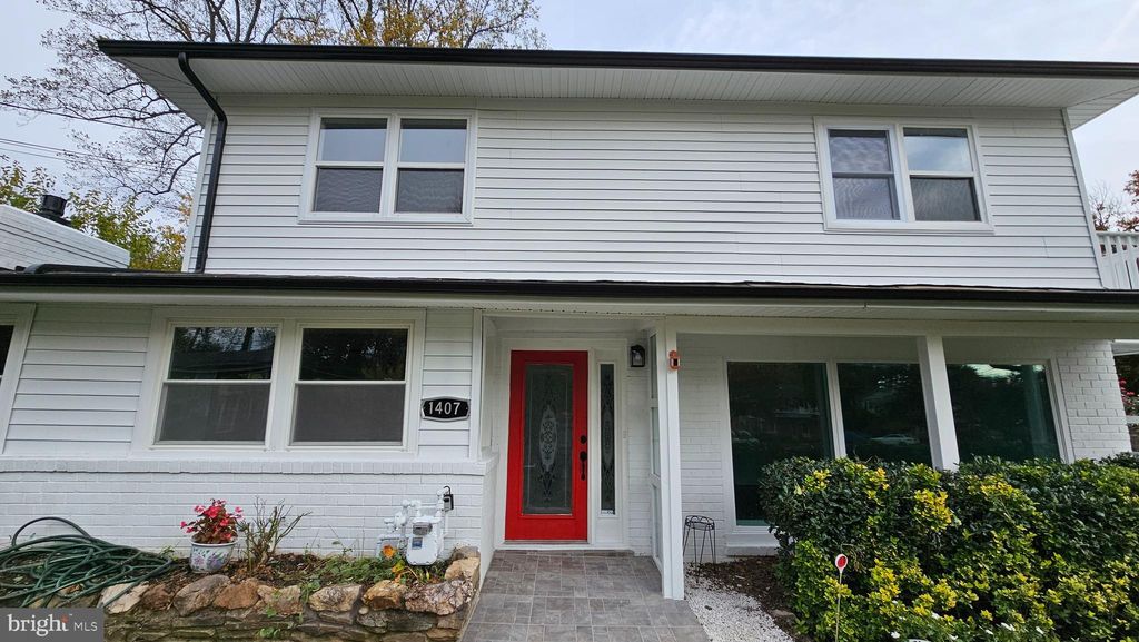 Photo of 1407 Northcrest Drive, SILVER SPRING, MD 20904 (MLS # MDMC2204390)