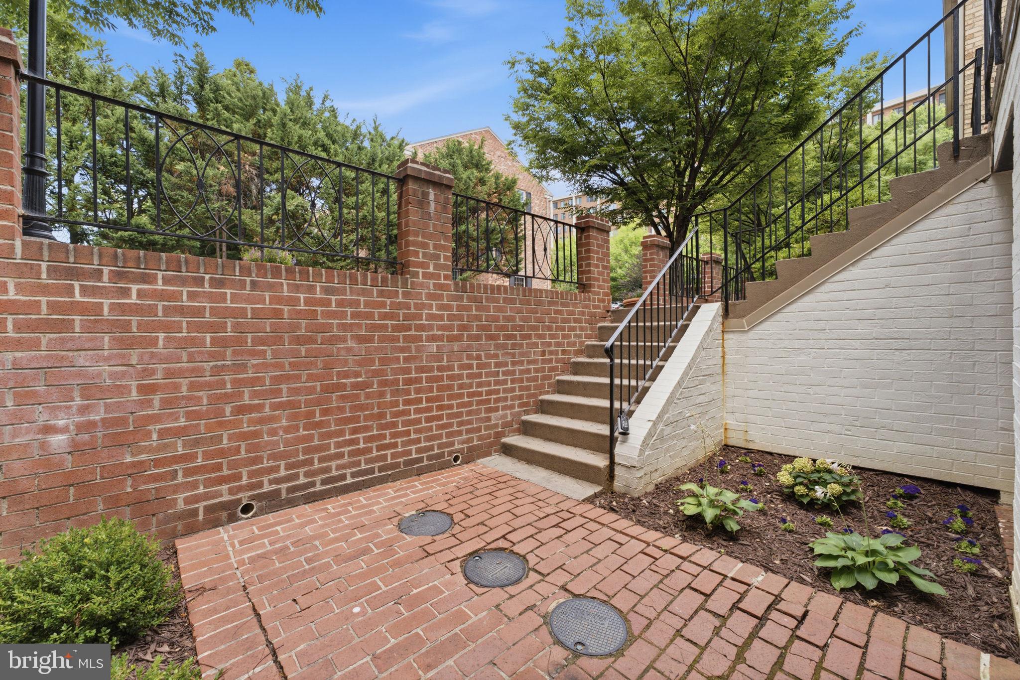 3287 SUTTON PLACE NW D