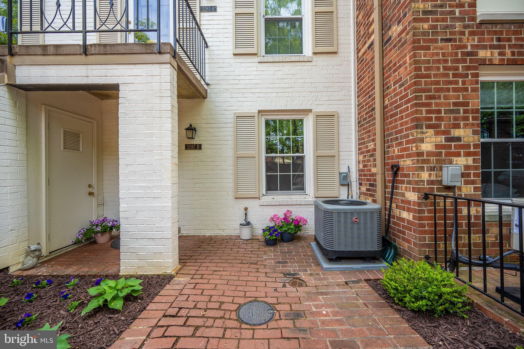 3287 SUTTON PLACE NW D