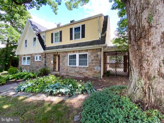 Offer Deadline. Saturday, July 1 @ 12:00 pm
Welcome to 429 Kenneth Square, located in the very sought after neighborhood of Lake Evesham. This turn-of-the-century charming semidetached 3 bedrooms, 1 1/2 bathrooms home is waiting to be brought back to life. Whether you’re an investor looking for a home to rehab, or a homeowner looking to invest sweat equity, this is a great opportunity! The home is being sold strictly in as is condition. Schedule your private tour today and see the possibilities. No HOA!!