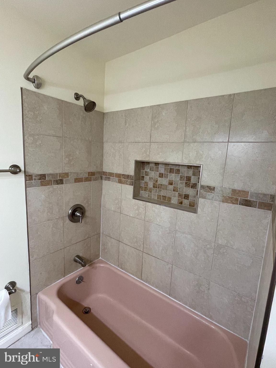 COLLEGE KNOLLS - Residential