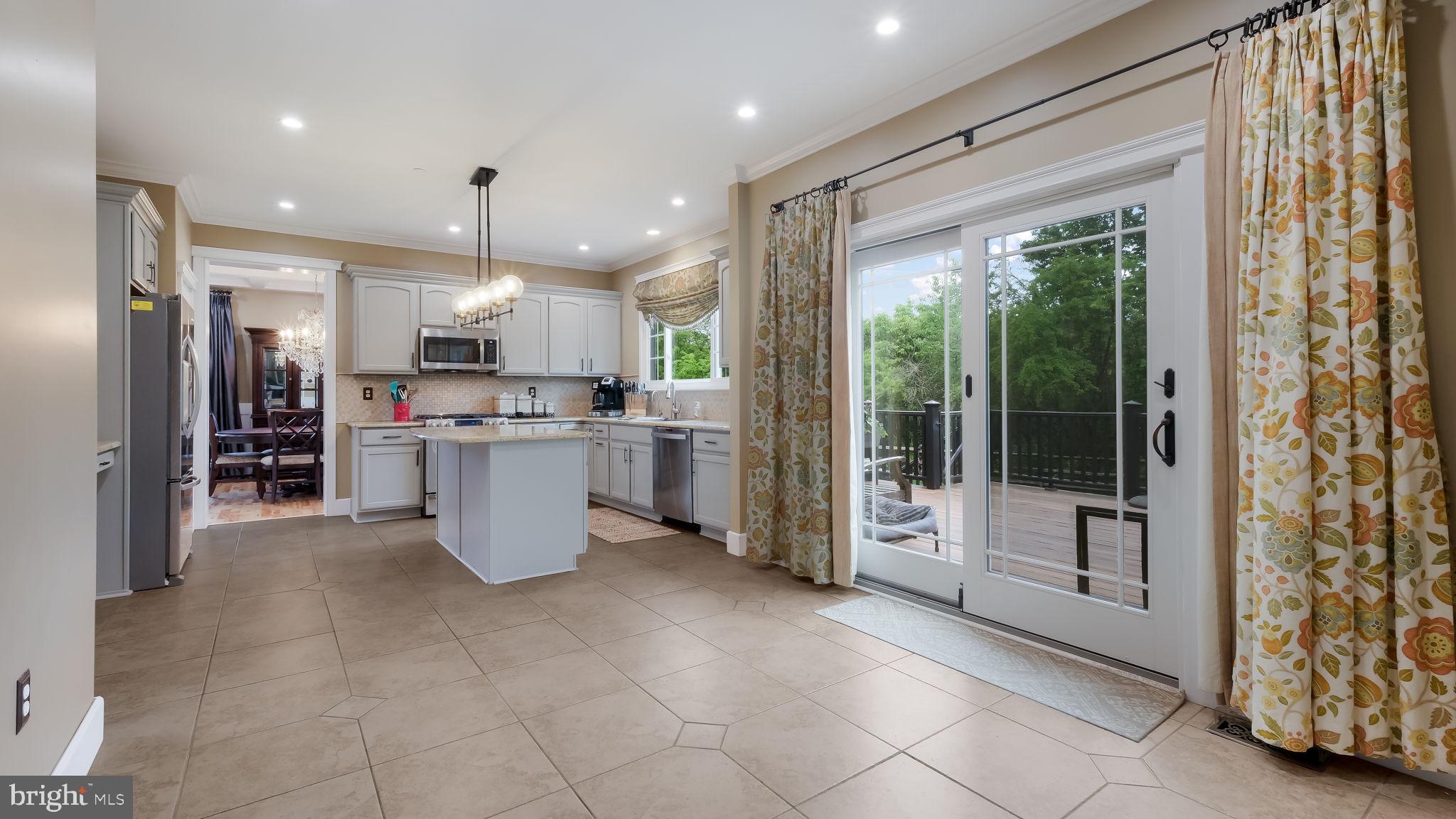 EQUESTRIAN COURT - Residential