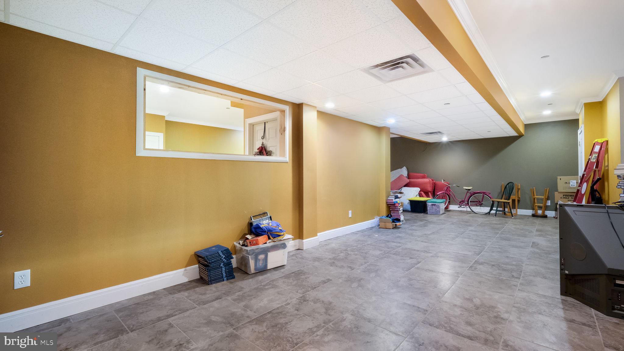 EQUESTRIAN COURT - Residential