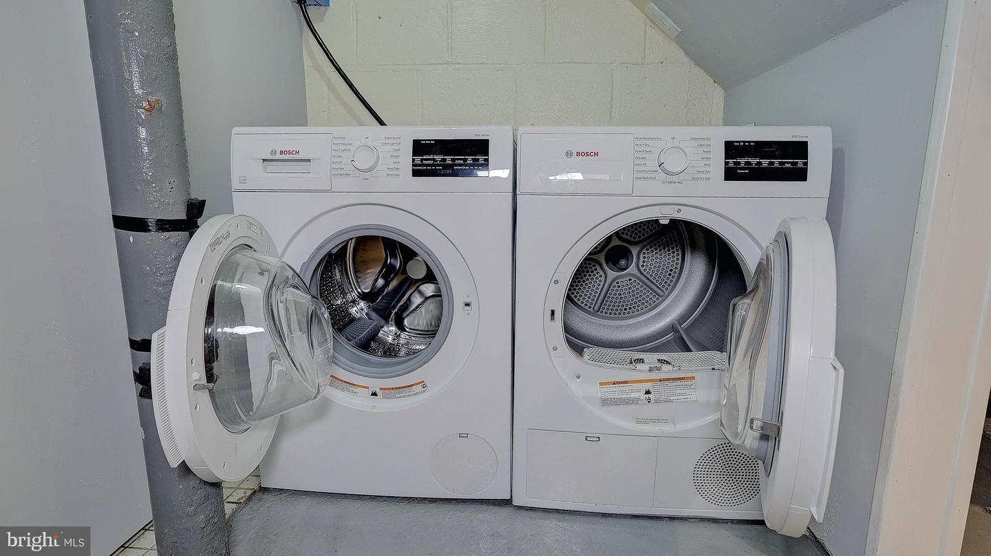 WOOD MANOR - Residential Lease