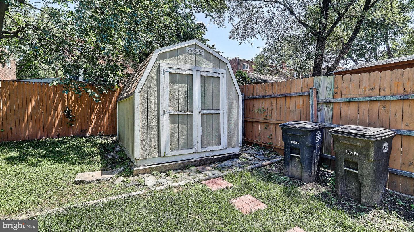 WOOD MANOR - Residential Lease