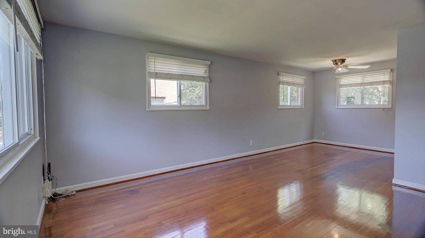 WOOD MANOR - Residential Lease