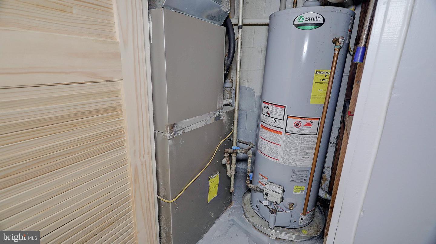 WOOD MANOR - Residential Lease