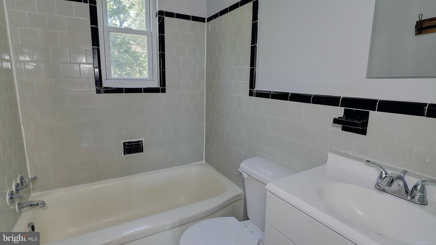 WOOD MANOR - Residential Lease