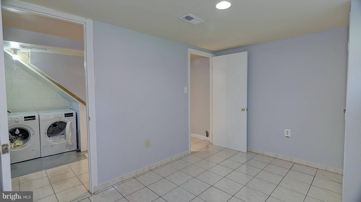 WOOD MANOR - Residential Lease