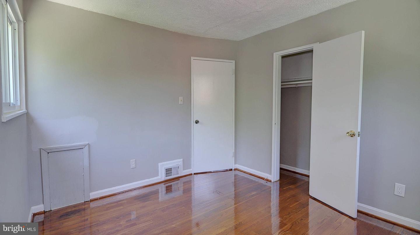 WOOD MANOR - Residential Lease