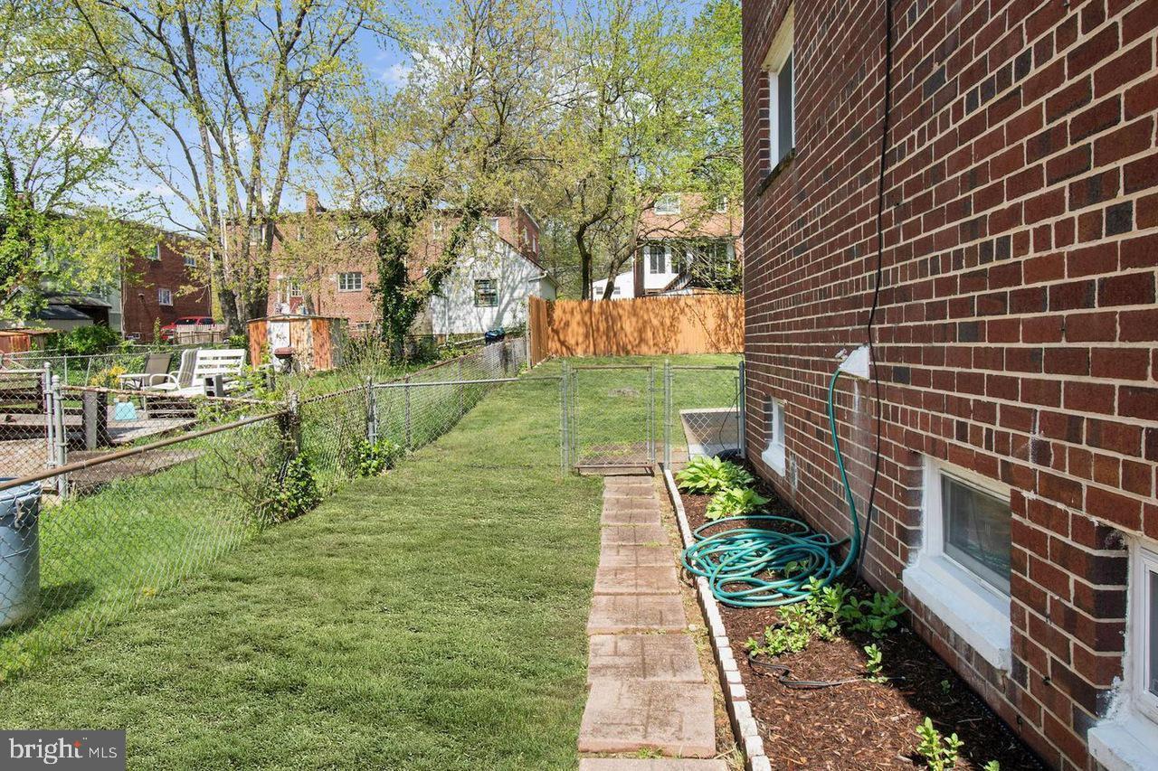 WOOD MANOR - Residential Lease