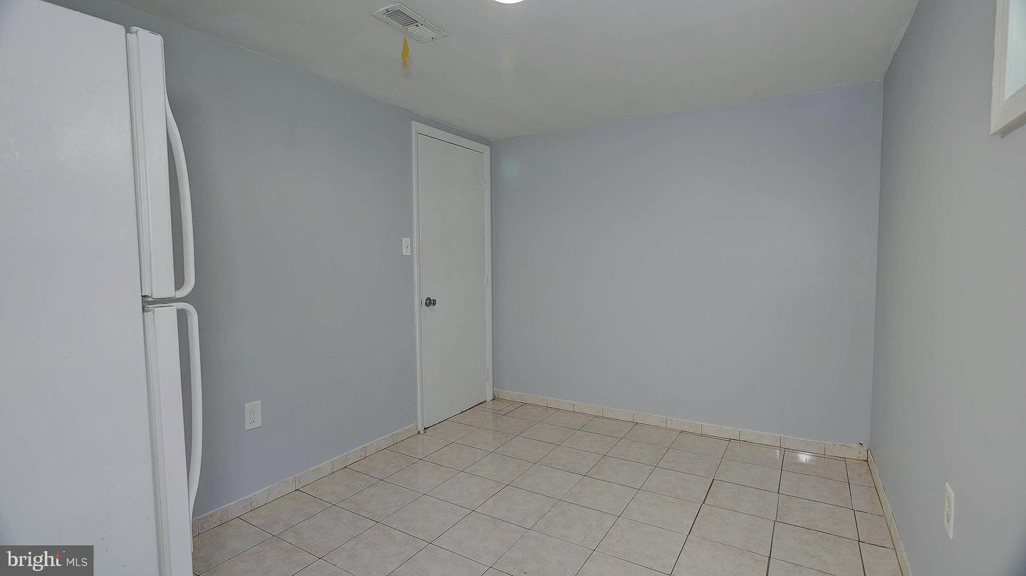 WOOD MANOR - Residential Lease