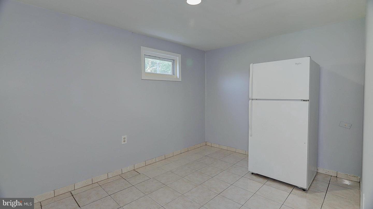 WOOD MANOR - Residential Lease