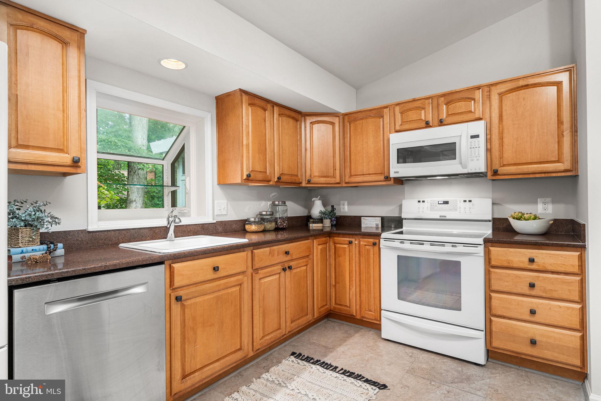 LAKEWOOD HILLS - Residential