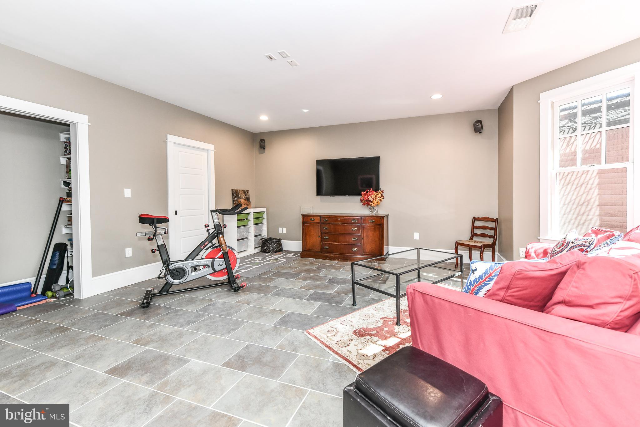 BROADMONT - Residential Lease