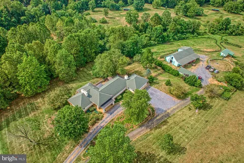 3959 Cobbler Mountain Road, Delaplane, VA MLS: VAFQ2015014