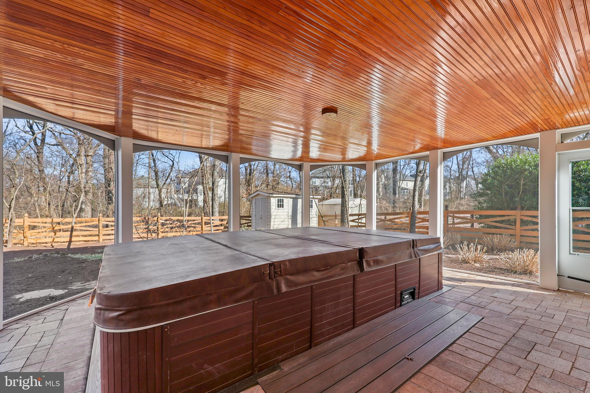 BROADLANDS - Residential