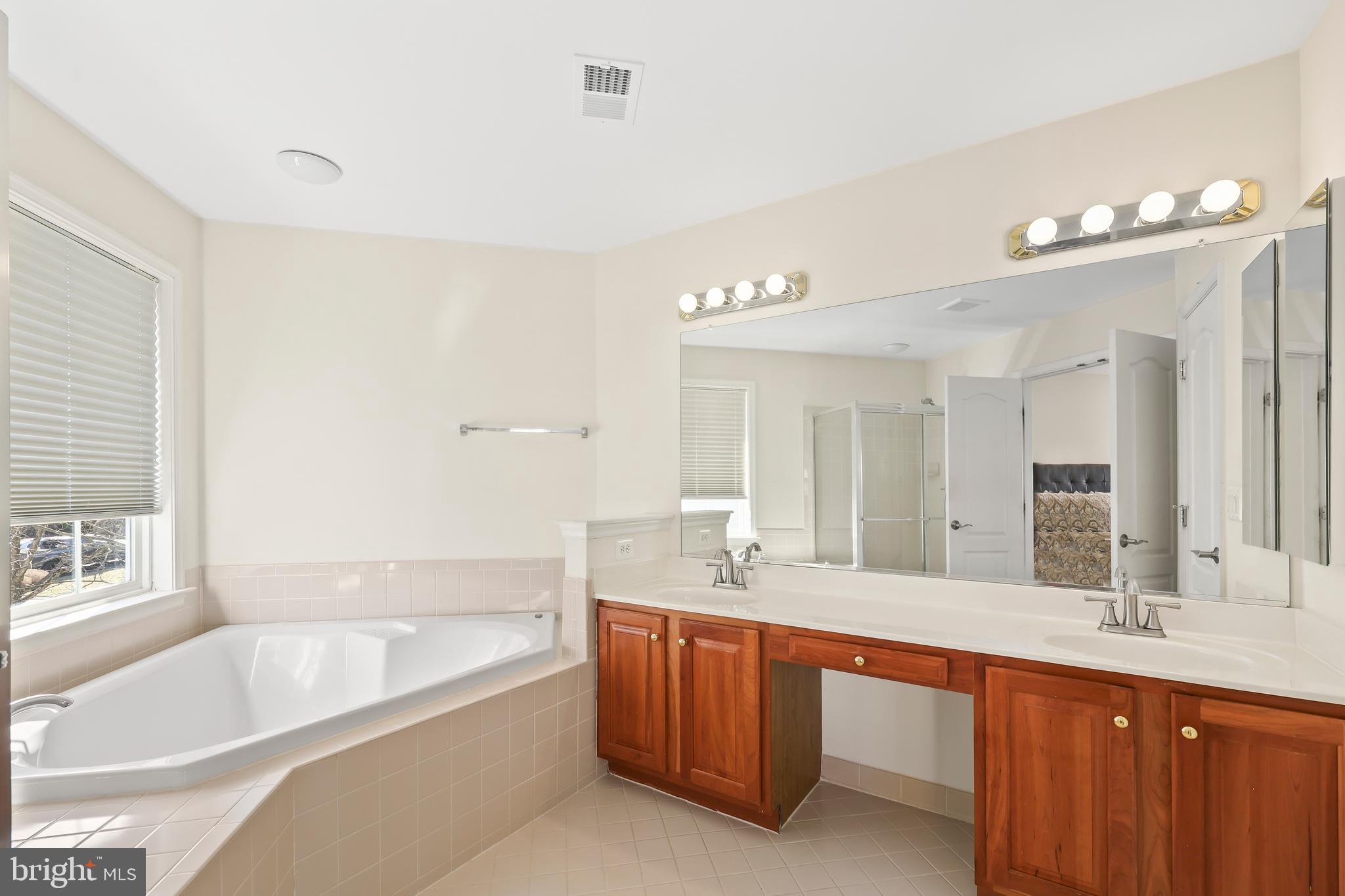 BROADLANDS - Residential