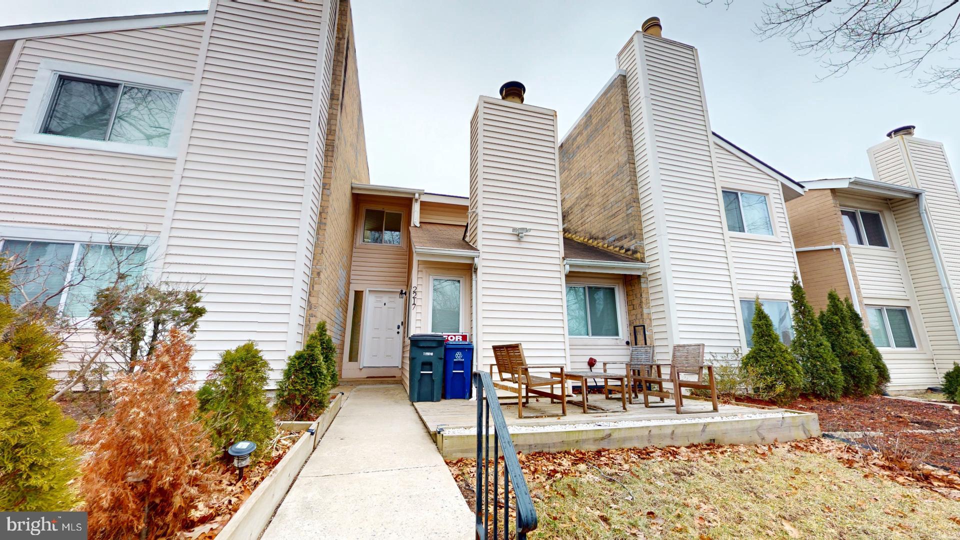 2217 SAUNDERS DRIVE