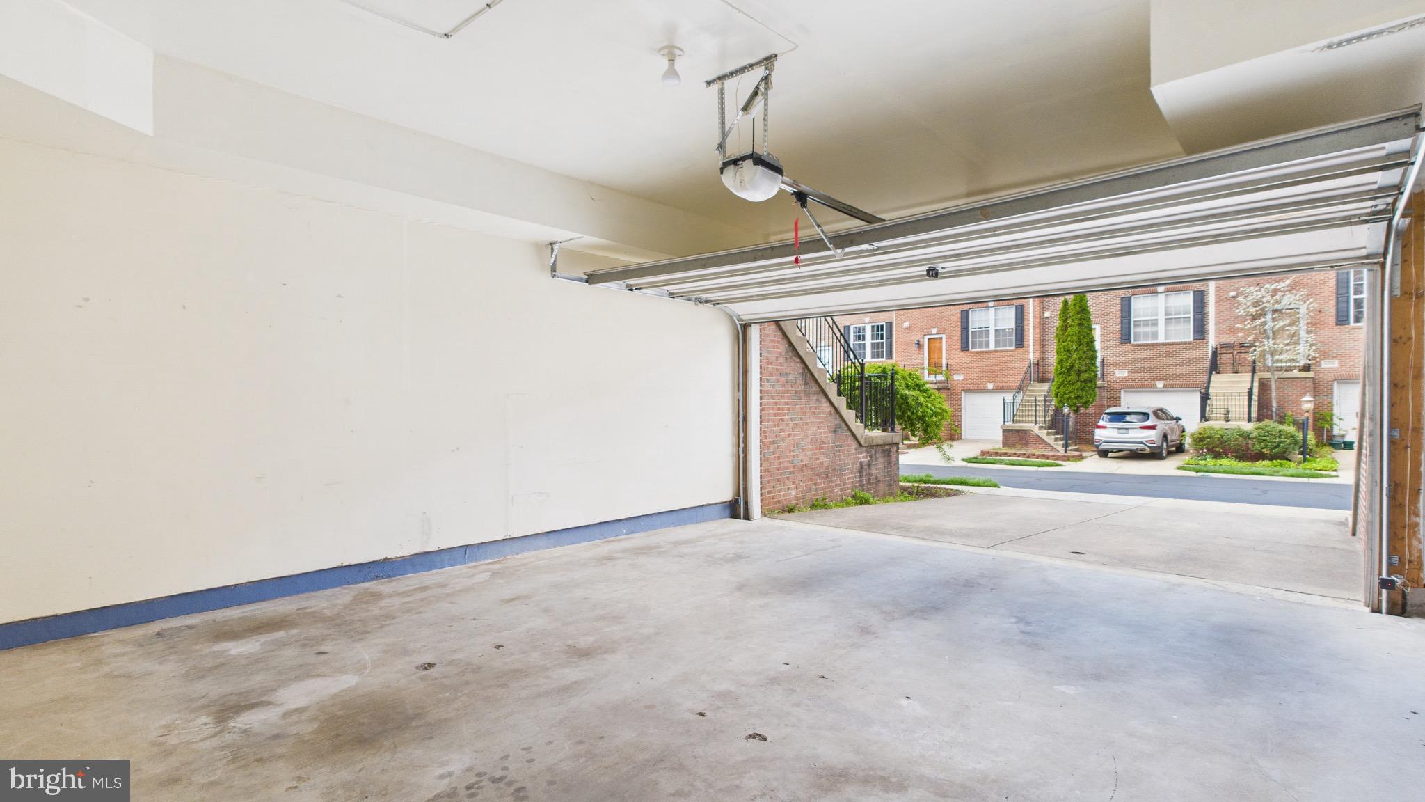 BROADLANDS - Residential