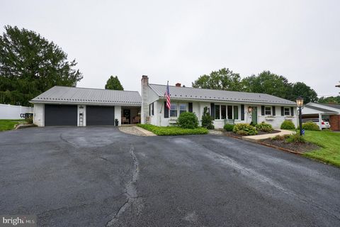 Photo of 501 Longfellow Drive, LANCASTER, PA 17602 (MLS # PALA2064382)