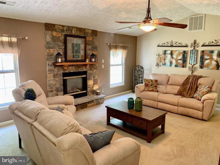 SMOKETREE - Residential Lease