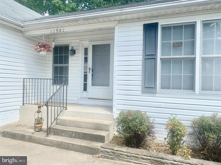 SMOKETREE - Residential Lease