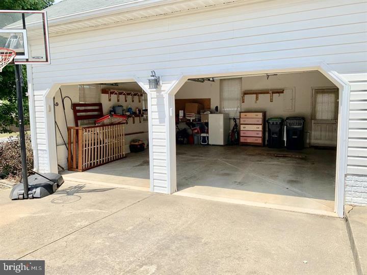 SMOKETREE - Residential Lease