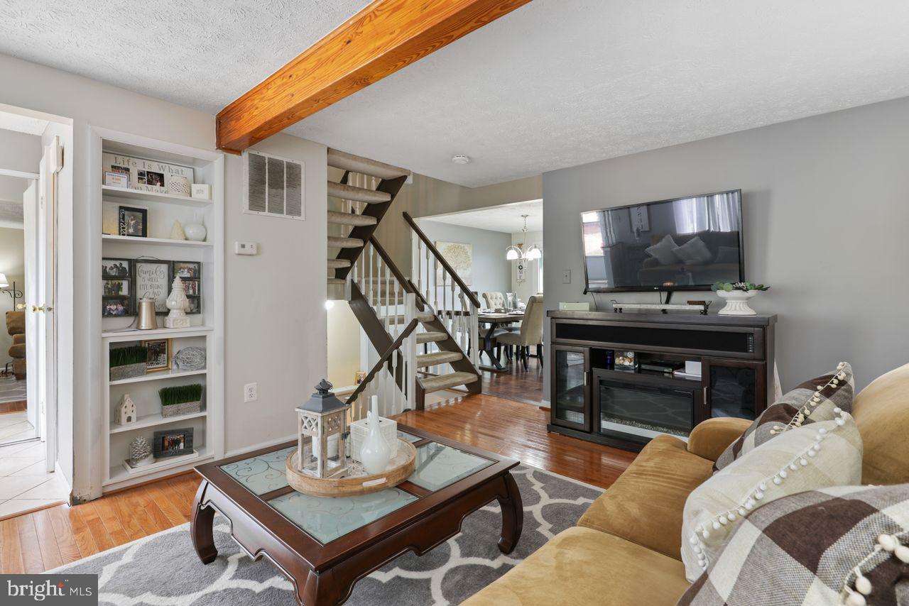 GUNNERS LAKE VILLAGE - Residential