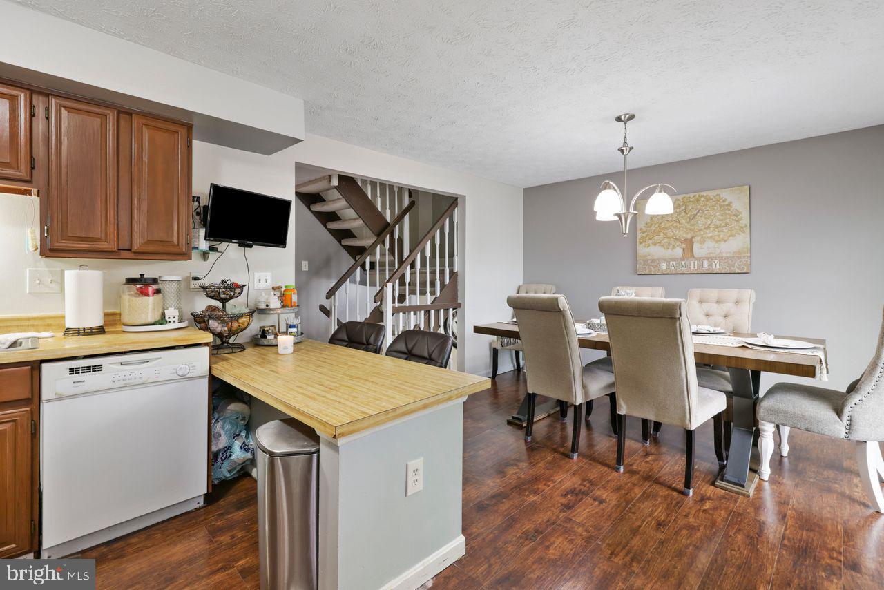 GUNNERS LAKE VILLAGE - Residential