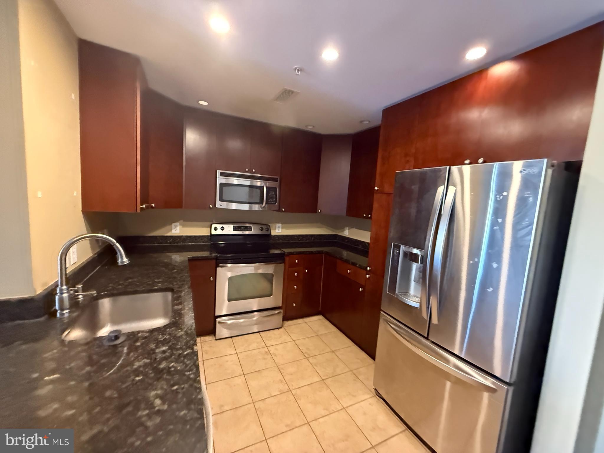 ONE NATIONAL HARBOR CONDOMINIUM - Residential